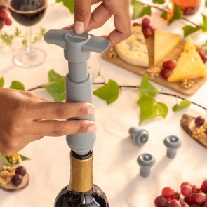 Pompa per Sottovuoto e Tappi per il Vino Winuum InnovaGoods (4 tappi di sughero)